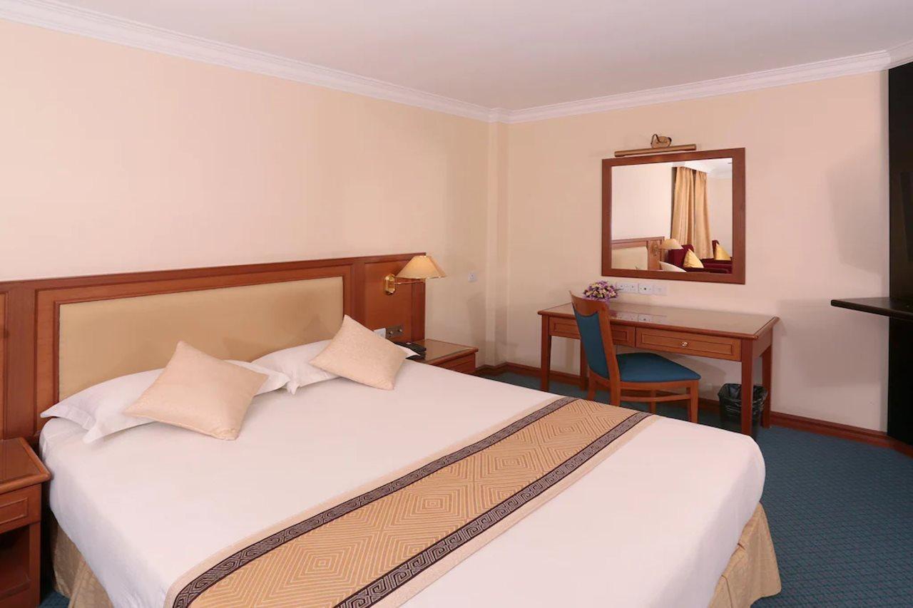 Hotel Santosa Malang Bagian luar foto