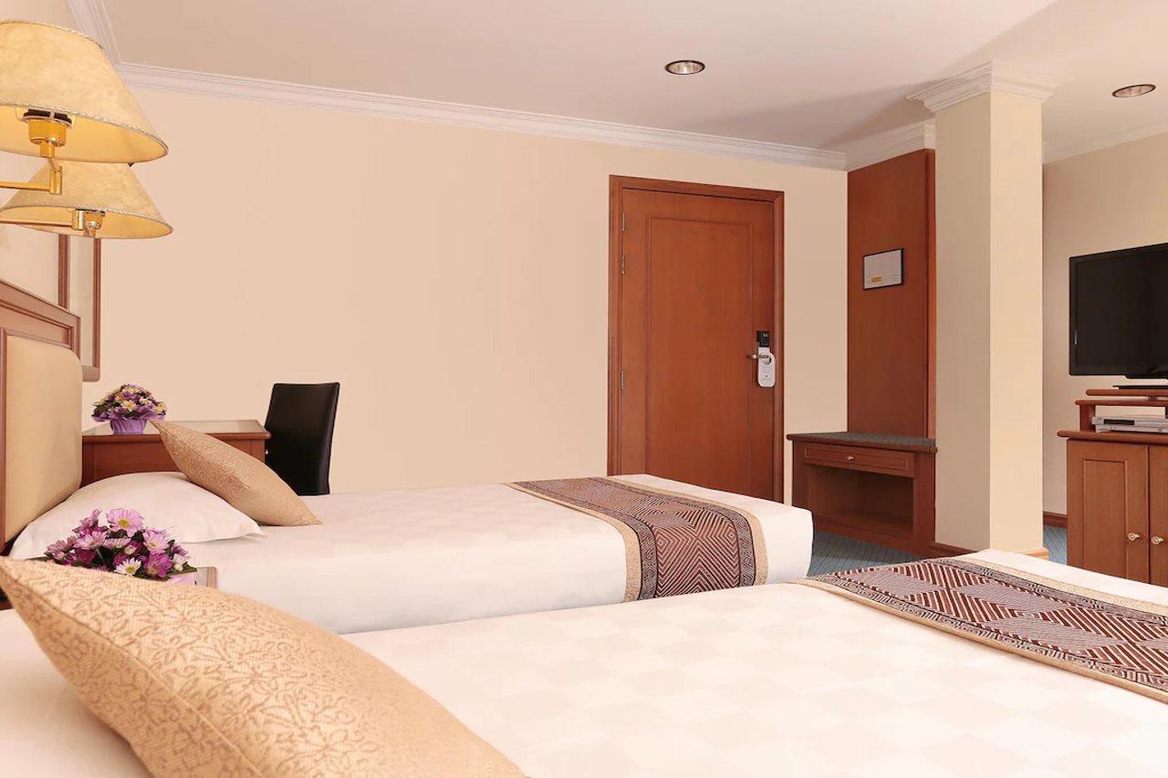 Hotel Santosa Malang Bagian luar foto