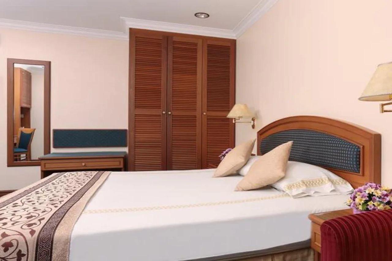 Hotel Santosa Malang Bagian luar foto