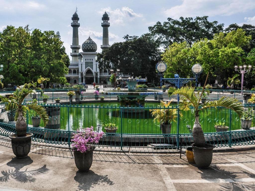 Hotel Santosa Malang Bagian luar foto